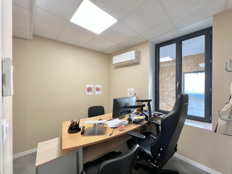 Local commercial - 92 m² - 6 pièces