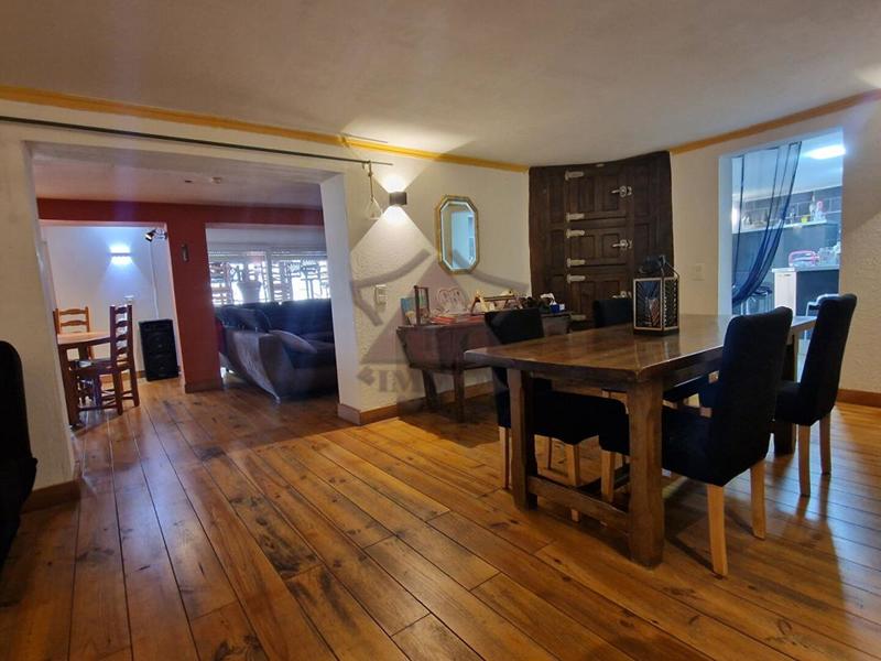 Maison - 320 m² - 9 pièces