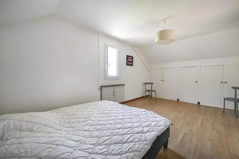 Maison - 210 m² - 9 pièces