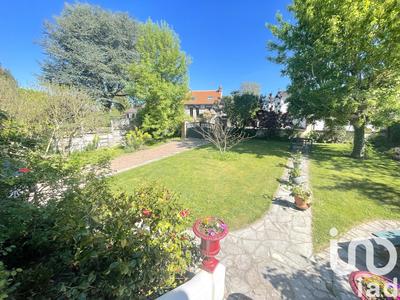 Maison - 200 m² - 9 pièces