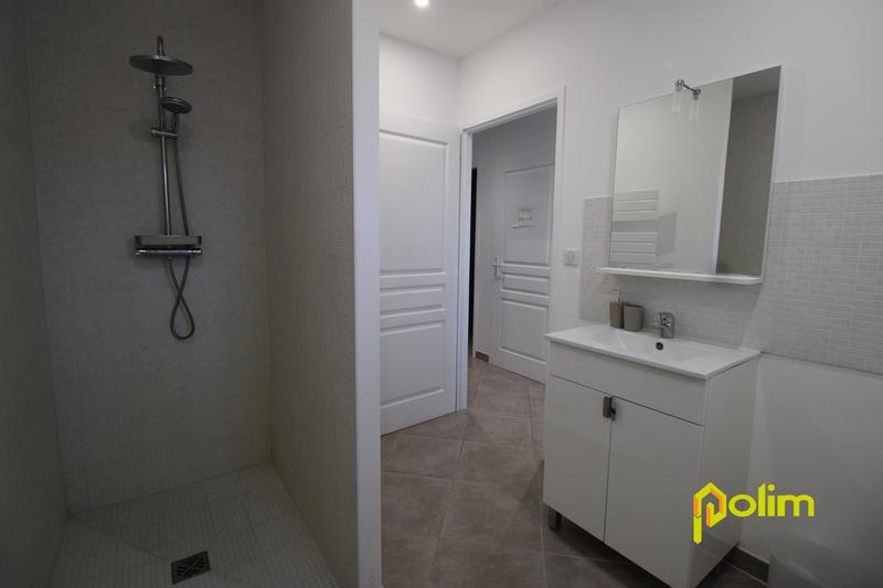 Propriété - 306 m² - 8 pièces