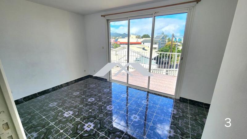 Local d'activité / Entrepôt - 81 m² - 4 pièces