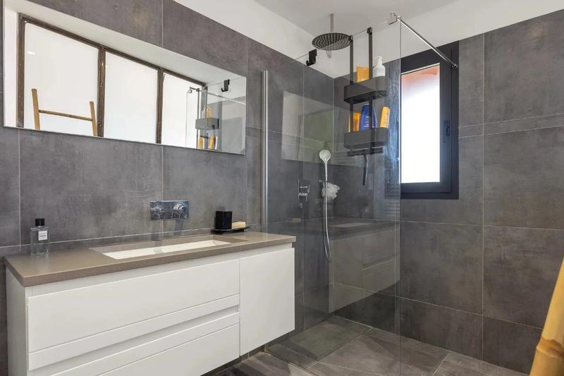 Villa - 300 m² - 7 pièces