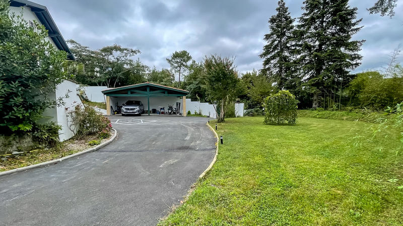 Maison - 250 m² - 7 pièces