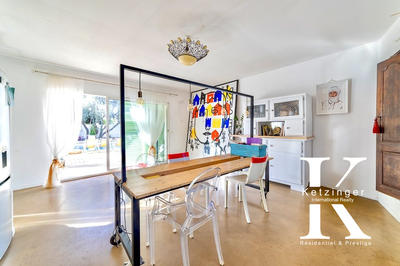 Maison - 249 m² - 8 pièces