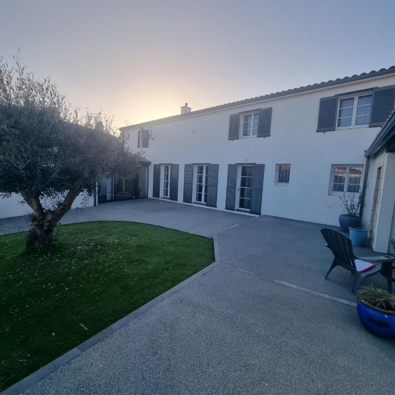 Maison - 170 m² - 8 pièces