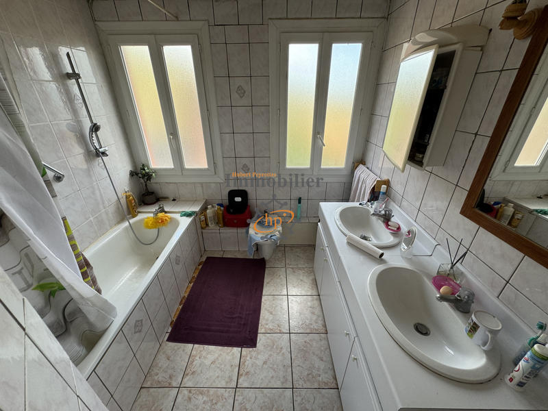 Maison - 310 m² - 12 pièces