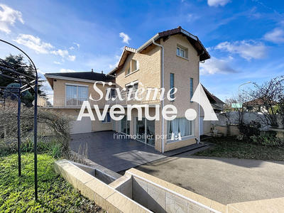 Maison - 194 m² - 8 pièces