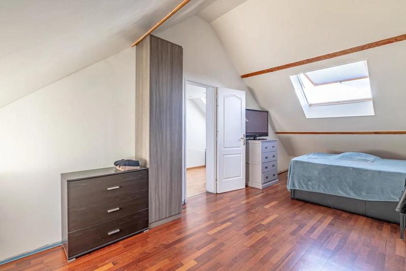 Maison - 95 m² - 5 pièces