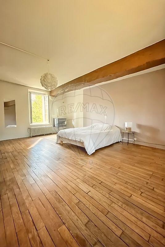 Maison - 242 m² - 6 pièces