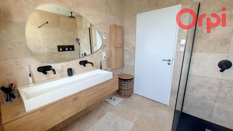 Villa - 240 m² - 6 pièces