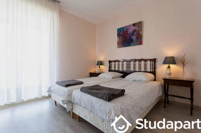 Chambre - 102 m² - 1 pièce