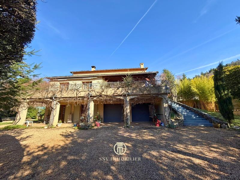 Villa - 240 m² - 9 pièces