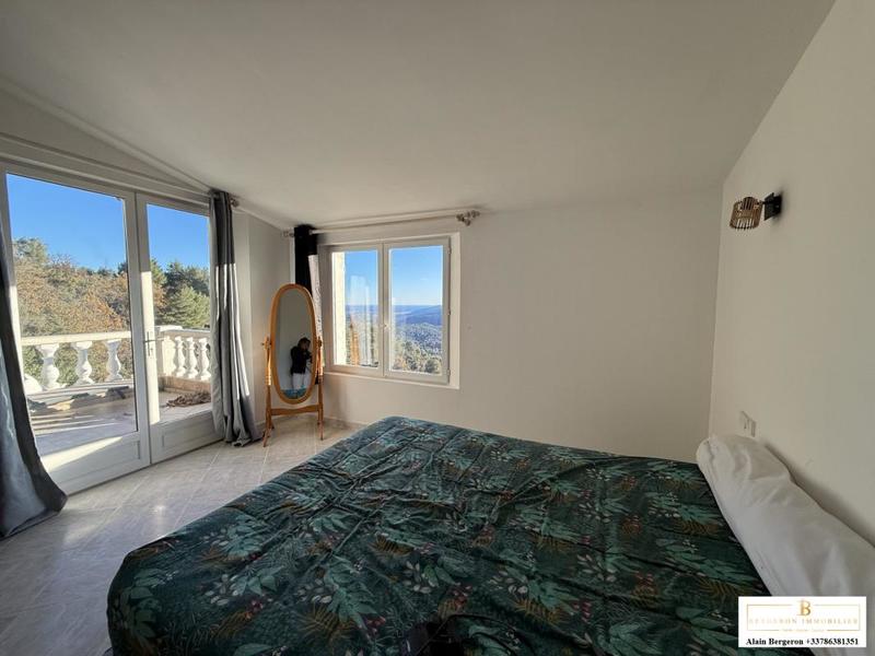 Maison - 220 m² - 5 pièces