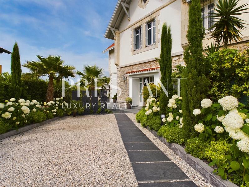 Maison - 193 m² - 7 pièces