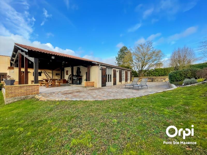 Maison - 218 m² - 6 pièces