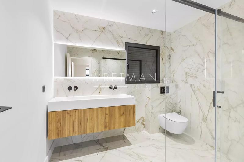 Maison jumelée - 280 m² - 5 pièces