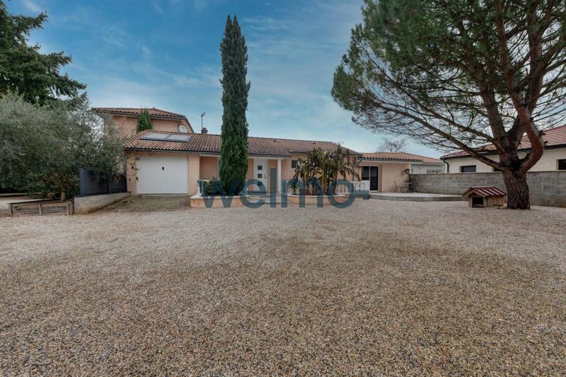 Maison - 300 m² - 14 pièces