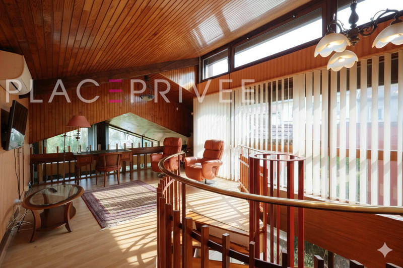 Maison - 338 m² - 12 pièces