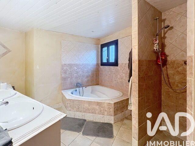 Maison - 225 m² - 7 pièces