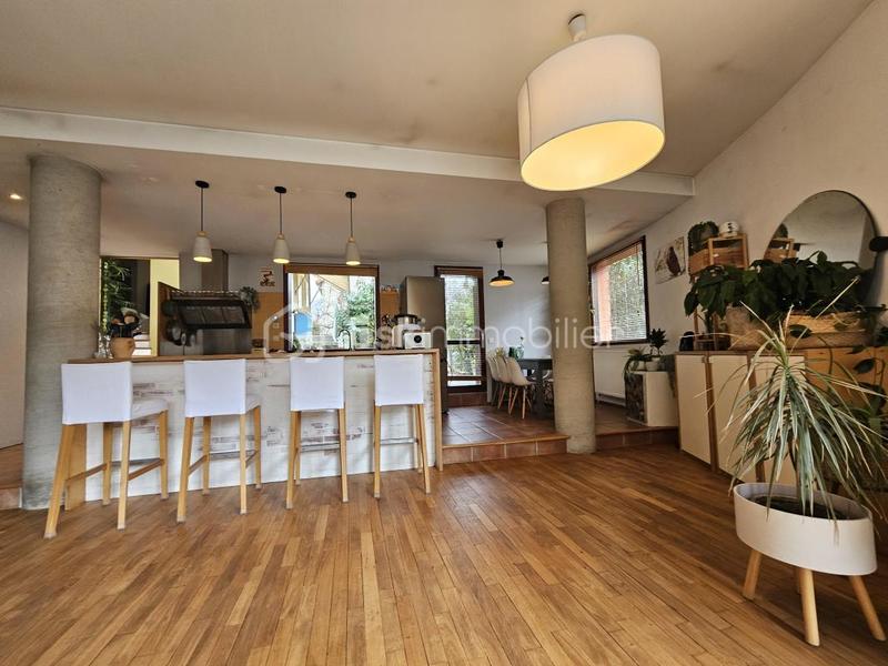 Maison - 180 m² - 8 pièces