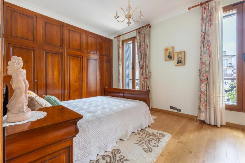 Maison - 220 m² - 6 pièces