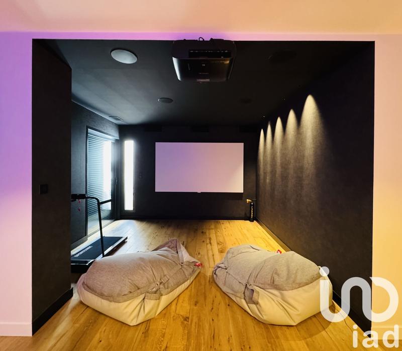 Maison - 240 m² - 8 pièces