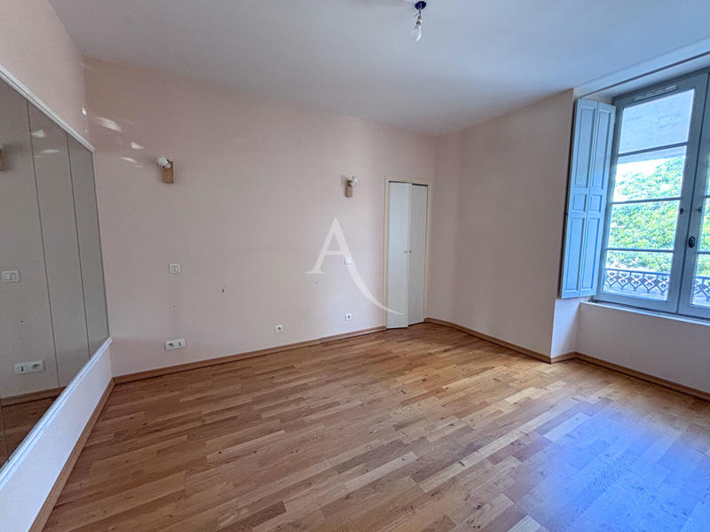 Appartement - 180 m² - 5 pièces