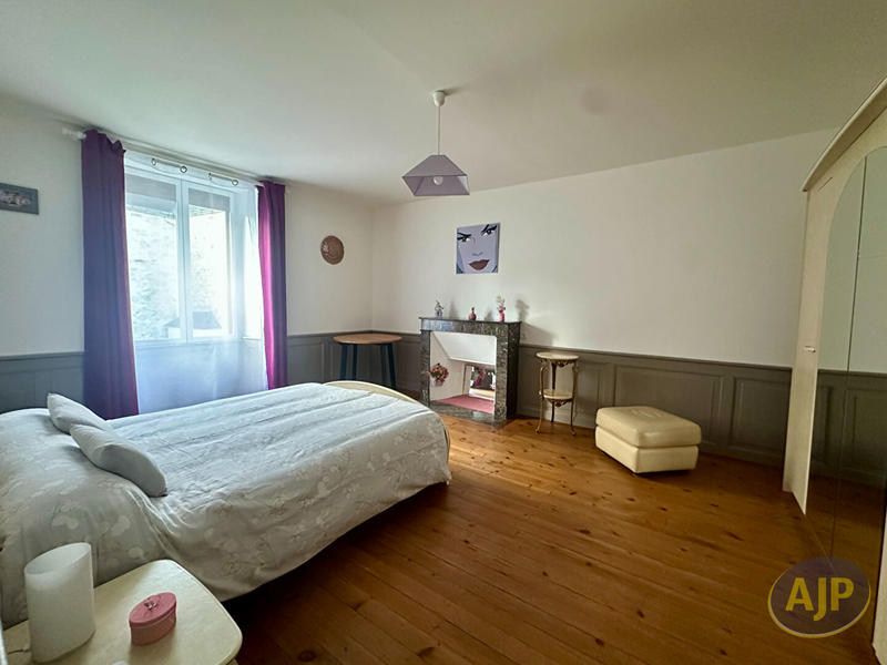 Maison - 220 m² - 7 pièces