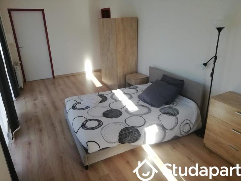 Chambre - 11 m² - 1 pièce