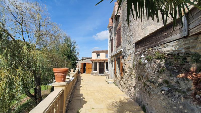 Maison - 232 m² - 14 pièces