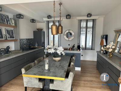 Maison traditionnelle - 267 m² - 9 pièces