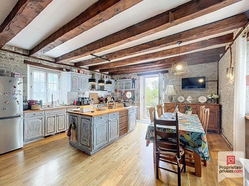 Propriété - 270 m² - 12 pièces