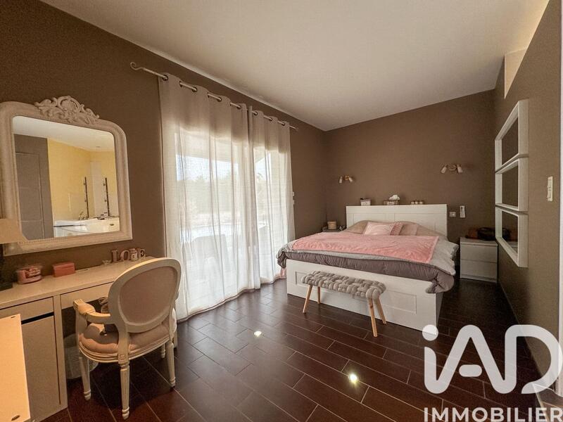 Maison - 225 m² - 7 pièces