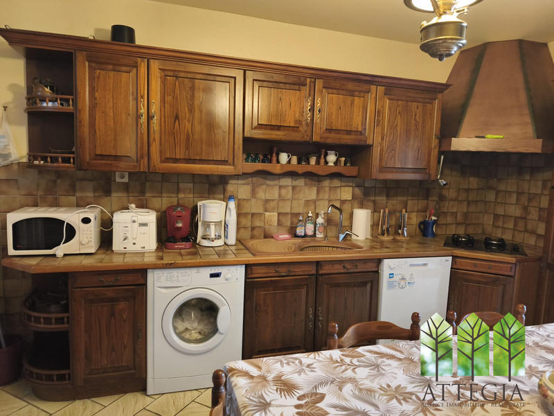 Maison - 246 m² - 13 pièces