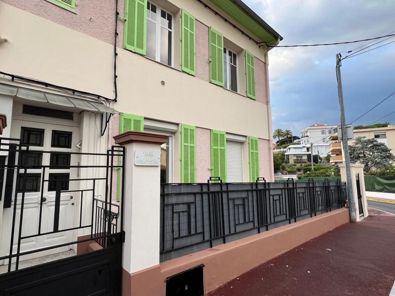 Maison - 250 m² - 11 pièces