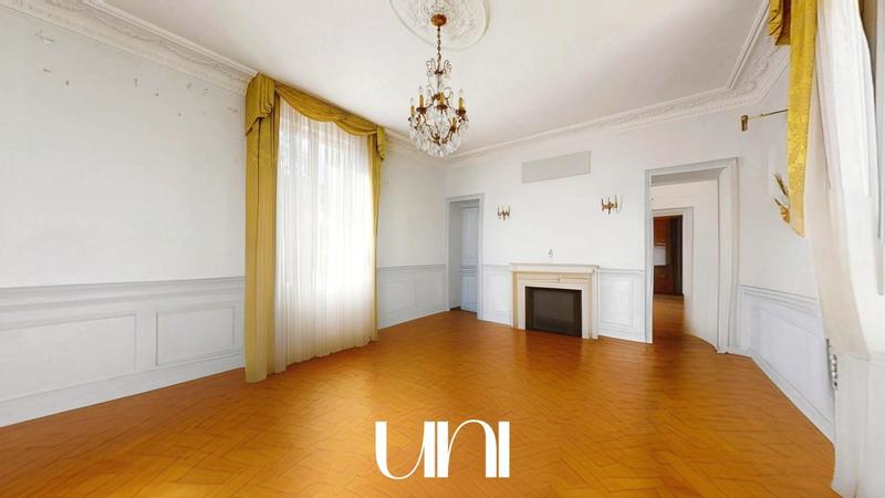 Maison - 280 m² - 11 pièces