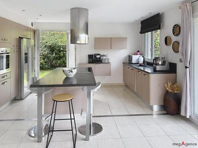 Maison traditionnelle - 140 m² - 5 pièces