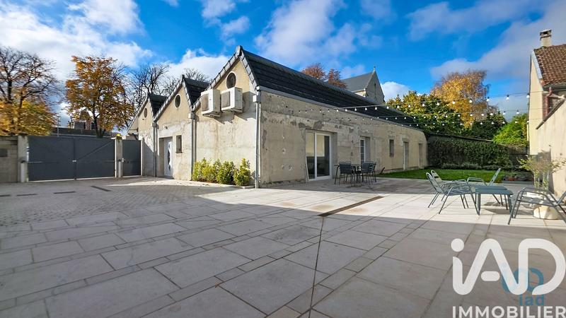 Maison - 239 m² - 9 pièces