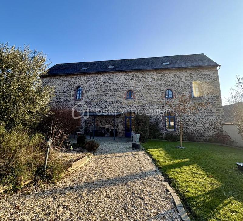 Moulin - 297 m² - 9 pièces