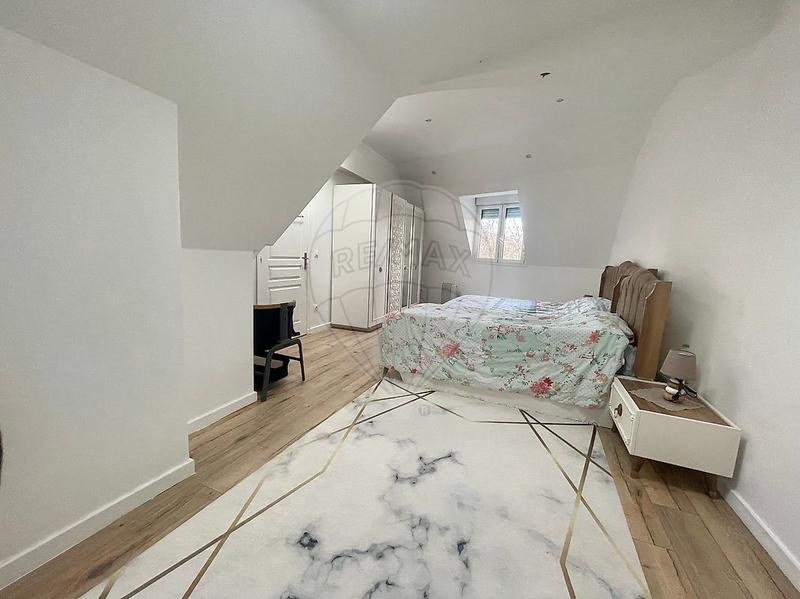 Maison - 180 m² - 7 pièces