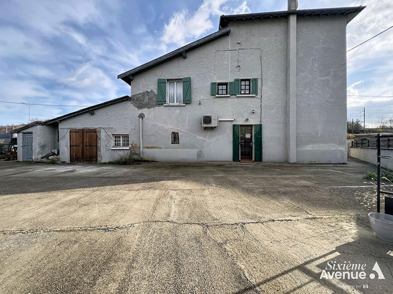 Maison - 304 m² - 10 pièces