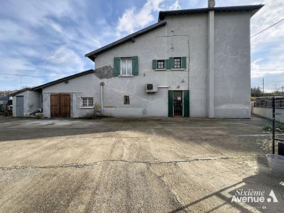 Maison - 304 m² - 10 pièces