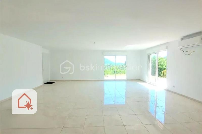 Villa - 100 m² - 5 pièces