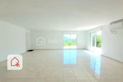 Villa - 100 m² - 5 pièces