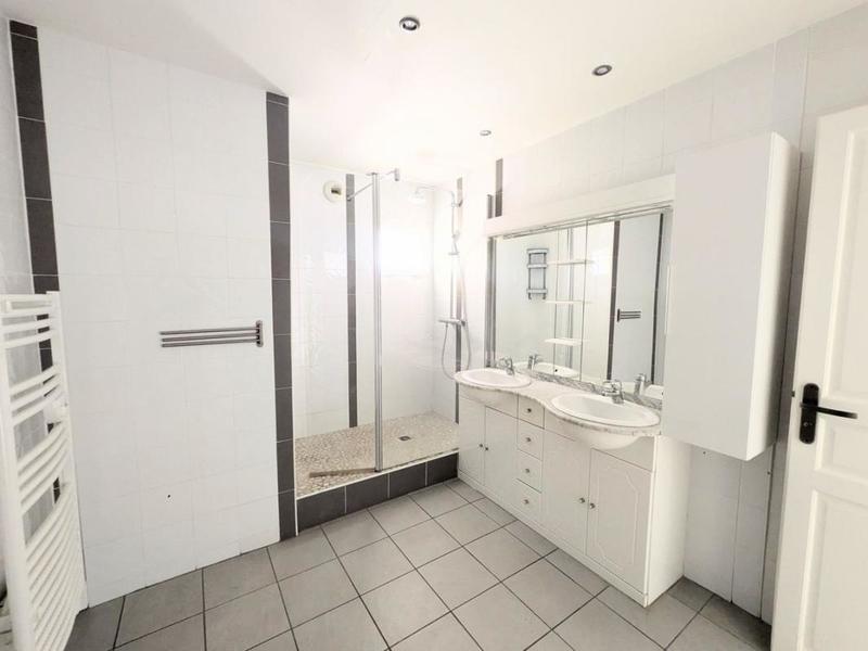 Maison - 280 m² - 7 pièces