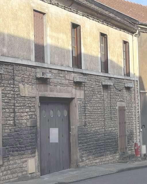 Maison - 92 m² - 8 pièces