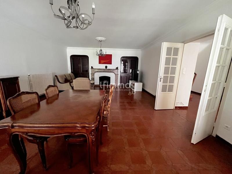 Maison - 220 m² - 5 pièces