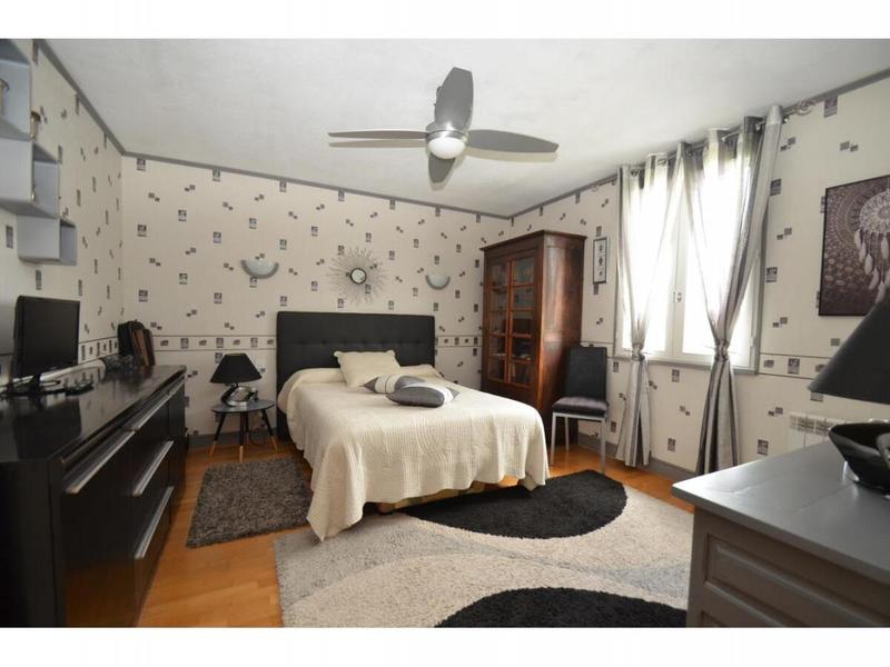 Demeure - 170 m² - 7 pièces