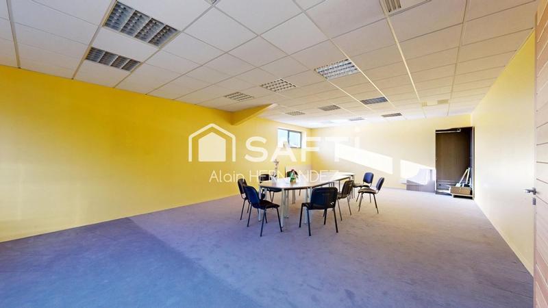 Local commercial - 2 600 m² - 10 pièces